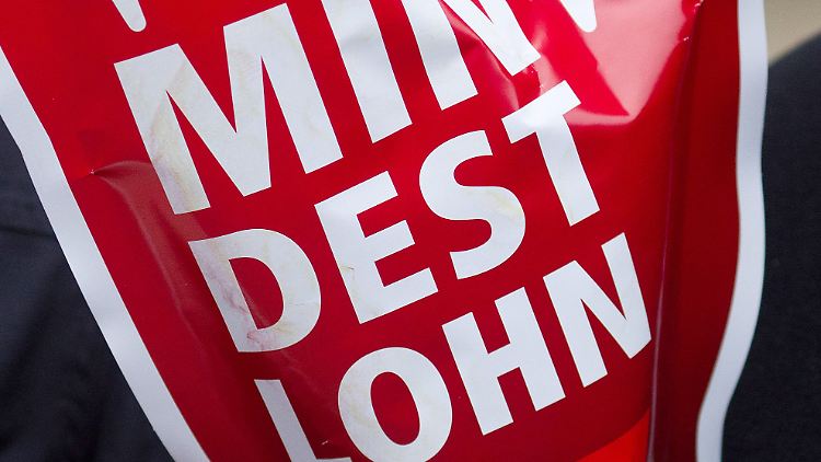 Seit der Einführung der Lohnuntergrenze 2015 hatte die Mindestlohnkommission die Erhöhungsschritte vorgegeben.
