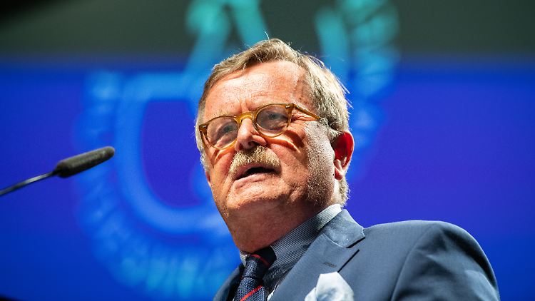 Montgomery zeigt sich entrüstet über die derzeit mangelhafte Corona-Datenlage in Deutschland.