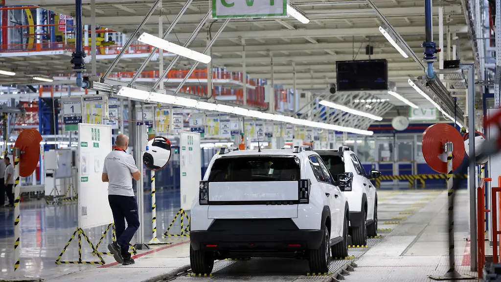 2024-07-22T162540Z-478876288-RC2E09AA1MN3-RTRMADP-3-SERBIA-STELLANTIS