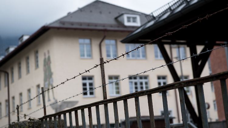 Einer der beiden Soldaten, die zum kämpferischen Widerstand gegen die staatlichen Corona-Maßnahmen und die Impfpflicht aufgerufen haben, soll in der Kaserne in Bad Reichenhall stationiert sein. 