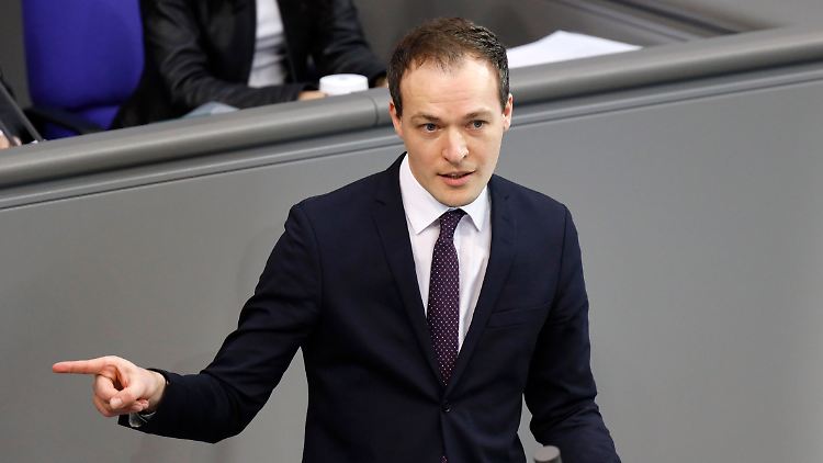 Der AfD-Abgeordnete Johannes Huber kehrt seiner Partei und seiner Fraktion den Rücken, sein Bundestagsmandat will er gleichwohl behalten.