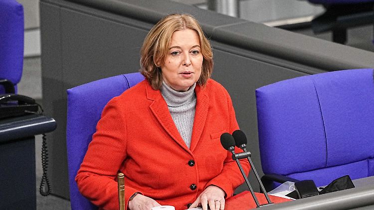 "Eine Impfpflicht macht nur mit einem nationalen Impfregister Sinn", sagt Bas.