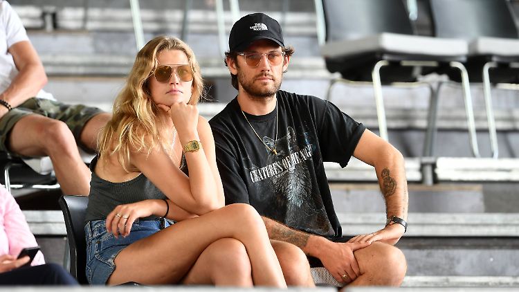 Garrn und Pettyfer sind seit 2020 verheiratet.