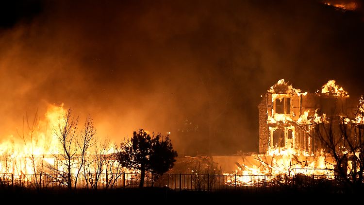 Hunderte Häuser fielen den Flammen schon zum Opfer. 