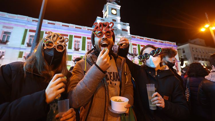 Trotz besorgniserregender Inzidenzen wollen sich rund 7000 Menschen in Madrid versammeln und gemeinsam das neue Jahr begrüßen.