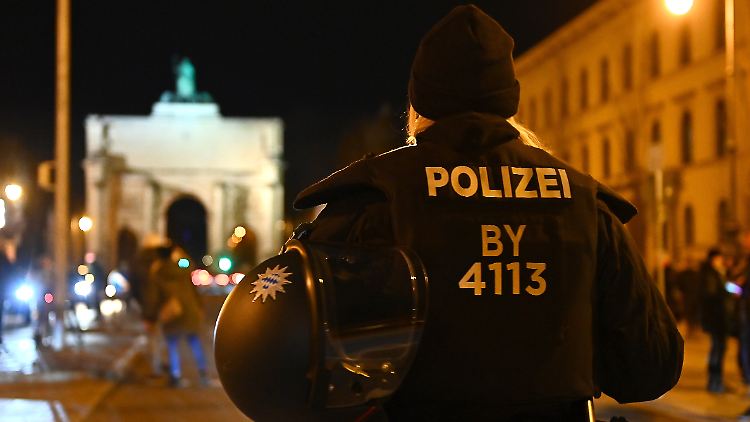 Der Autor des Drohvideos war zur Zeit der Festnahme nahezu allein. Ob er aber im Namen einer Gruppe von Soldaten handelt, ist noch offen.