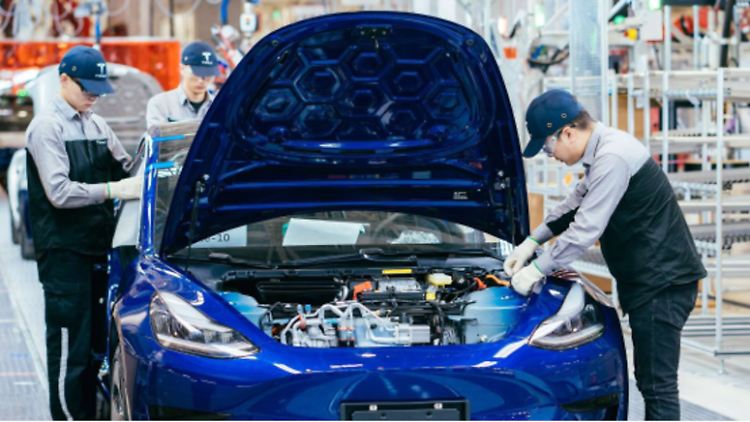 Beim "Model S" kann sich die Motorhaube anscheinend in ungünstigen Situationen von allein öffnen.