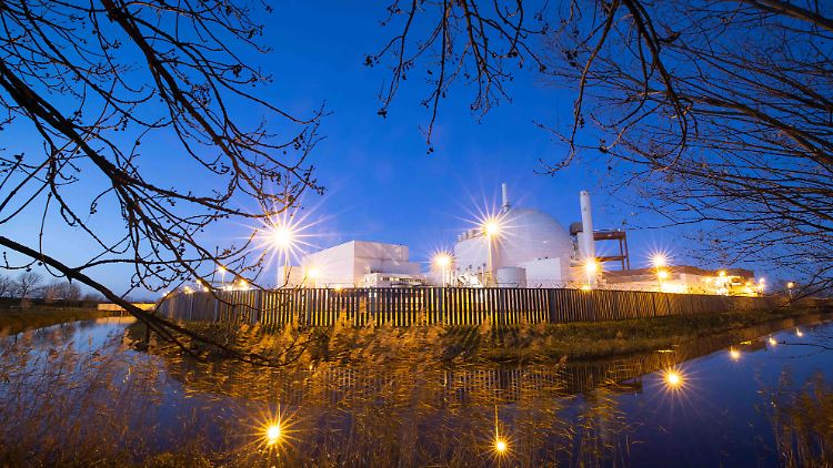 Das AKW Brokdorf ist direkt an der Elbe gelegen.