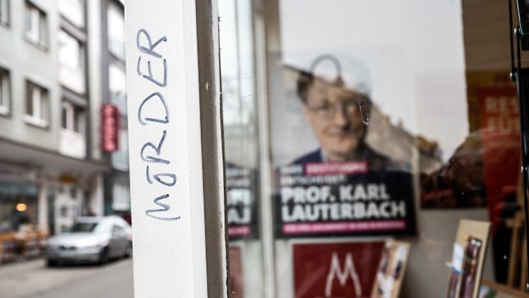 Am 10. Dezember war das Wahlkreisbüro von Karl Lauterbach bereits mit Parolen wie "Mörder" beschmiert worden.