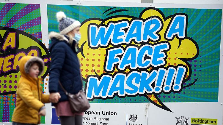 Es bleibt dabei: Die Bürgerinnen und Bürger Großbritanniens sind zum Schutz vor einer Corona-Infektion dazu aufgefordert, Masken zu tragen.
