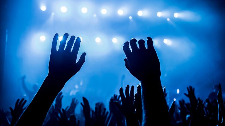 Bald können riesige Partys hoffentlich wieder legal stattfinden.