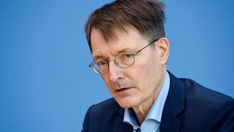Karl Lauterbach hält schon die Corona-Erstimpfung für effizient.