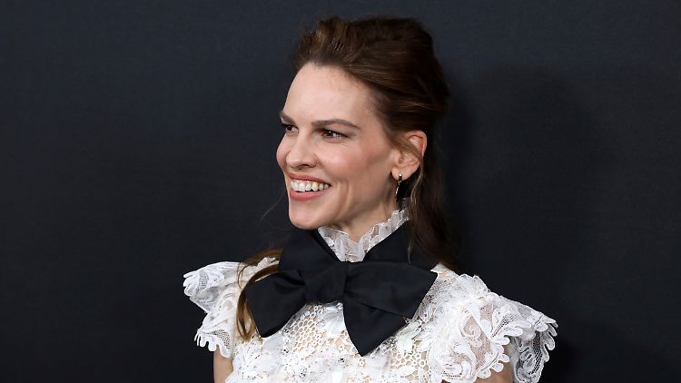 Hilary Swank auf einer Veranstaltung im März 2020. Schon damals widmete sie ihrem Vater viel Zeit.
