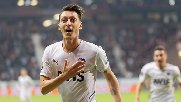 Seit Anfang November traf Özil in acht Ligaspielen fünfmal für Fenerbahçe.