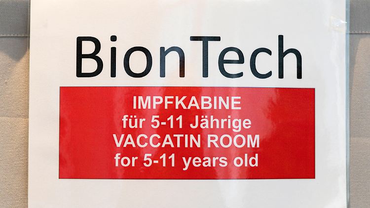 Der Impfstoff von Biontech ist für Kinder zugelassen, sie bekommen allerdings eine geringere Konzentration als Erwachsene.
