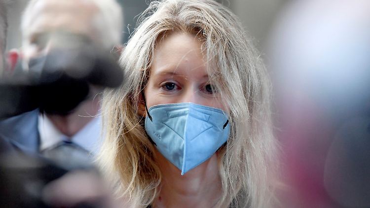 Der Blutschnelltester von Theranos sollte angeblich 240 Krankheiten nachweisen, war aber weitgehend unbrauchbar. Holmes soll das gewusst haben. 