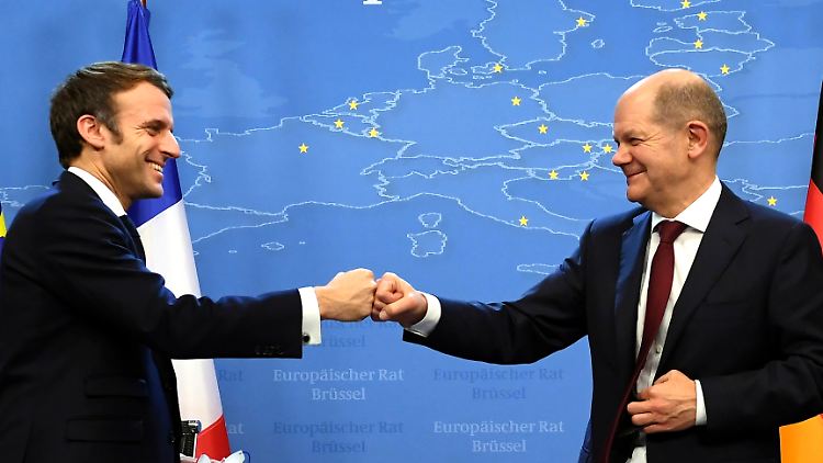 Macron und Scholz bei ihrem ersten gemeinsamen EU-Gipfel.