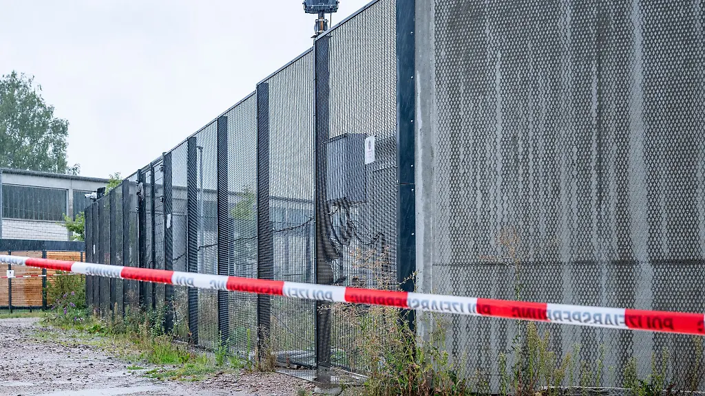 Alle-vier-Geflohenen-wurden-im-Ausland-gefasst-und-mindestens-drei-von-ihnen-unterdessen-nach-Deutschland-unterstellt