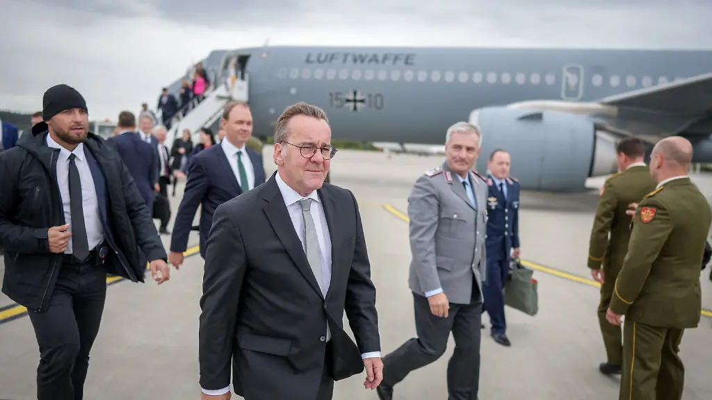 7d5300bf99c005a5bcbcbea0b6be8075