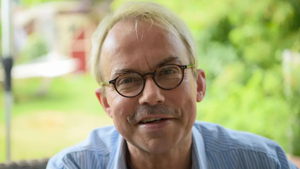 Ich-quatsche-richtig-gerne-mit-ihm-Wir-koennen-auch-gut-zusammen-ablaestern-sagt-Henni-Nachtsheim-ueber-seinen-Sohn-Max