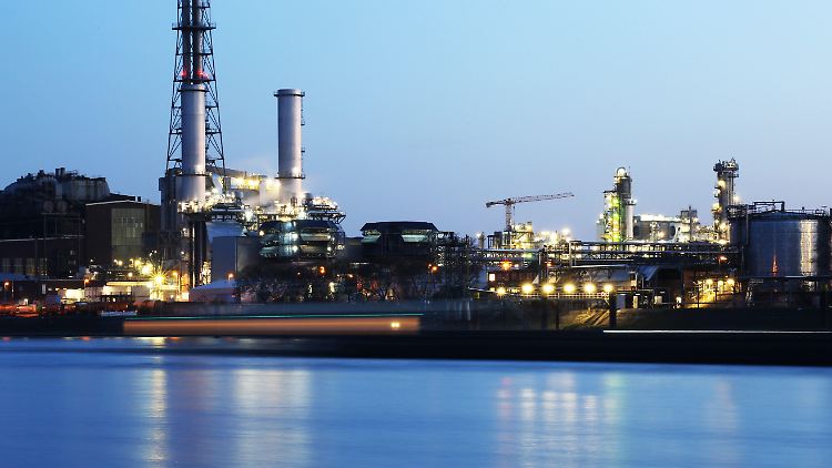 Für drei Milliarden Euro will BASF eigene Papiere zurückkaufen.