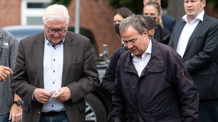 Bei einem Besuch in Erftstadt nach der Flut im Juli letzten Jahres konnte sich CDU-Chef Laschet von Steinmeiers Qualitäten als Bundespräsident ein Bild machen.