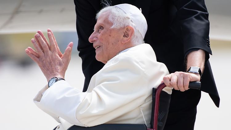 Der emeritierte Papst Benedikt im Juni 2020 bei einem Besuch in München.