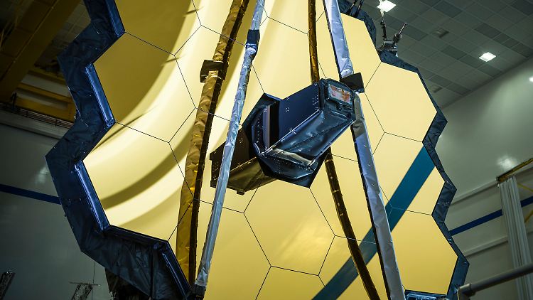 Was auf der Erde funktionierte, klappte nun auch im All: Der Sonnenschild des Weltraumteleskops James Webb ist geöffnet.