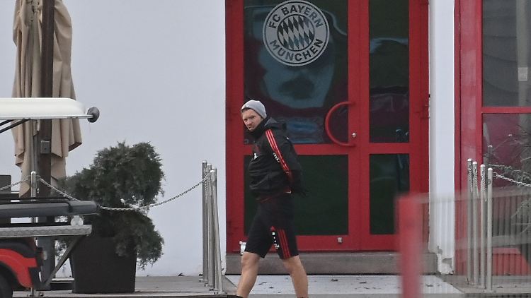 Beim FC Bayern wird es zunehmend einsam um Trainer Julian Nagelsmann.