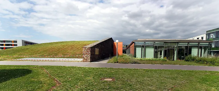 Heidelberger-Ionenstrahl-Therapiezentrum-von-Aussen-2012-06-23-2