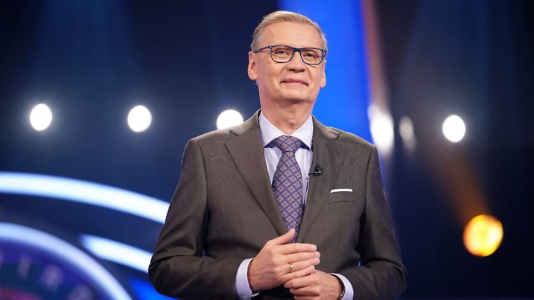 Günther Jauch ist gespannt wie ein Flitzebogen.