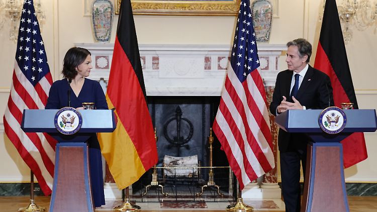 Zum Antrittsbesuch in den USA: Baerbock mit US-Außenminister Blinken.