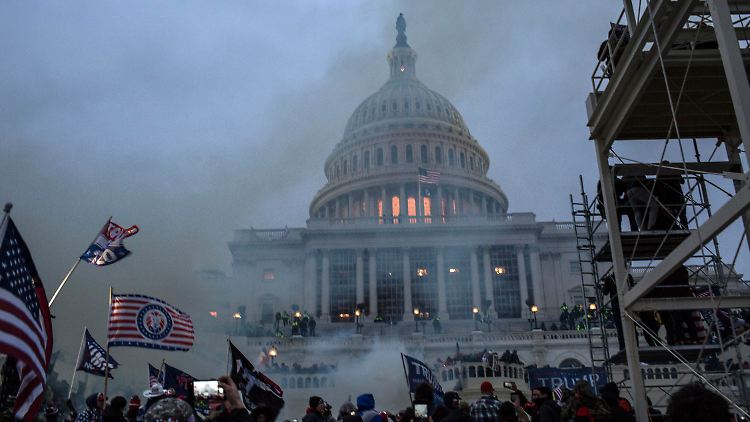 Radikale Anhänger des abgewählten US-Präsidenten Donald Trump hatten am 6. Januar 2021 das Kapitol gestürmt.