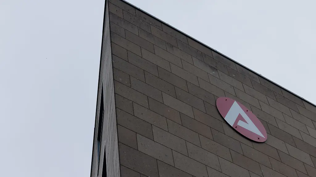 Im-Vergleich-zum-Vormonat-ist-die-Arbeitslosigkeit-in-Berlin-zurueckgegangen-im-Vergleich-zum-Vorjahr-nicht