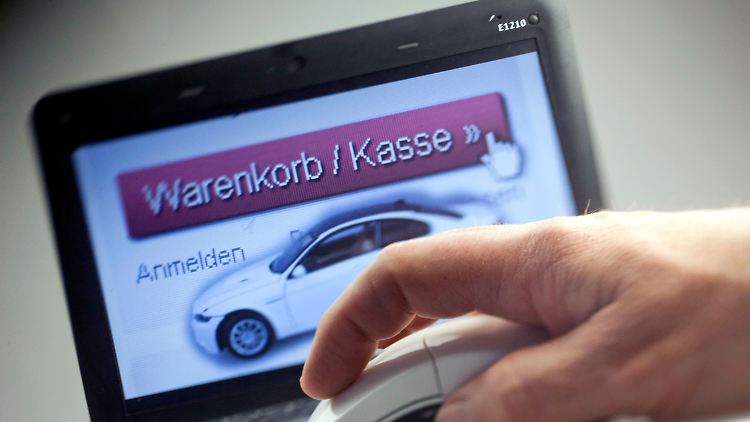 Auch der Autokauf wird sich in den kommenden Jahren zunehmend ins Internet verlagern. Darüber sind sich Experten einig.