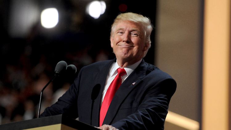 "Wir haben uns verliebt", sagte Trump 2018 zum Schriftwechsel mit Kim Jong Un. US-Medien sprechen seitdem von "Liebesbriefen".
