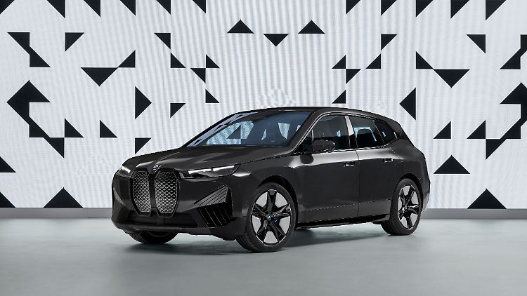 Im besten Fall kann mit dem Farbwechsel bei einem Elektroauto sogar noch Strom gespart werden.