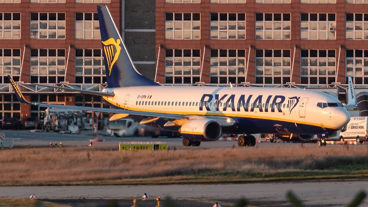 Die fünf in Frankfurt stationierten
Ryanair-Maschinen würden ab Ende März auf andere Flughäfen umverteilt, teilt der Billigflieger mit.