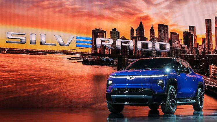 Mit dem Silverado EV präsentiert General Motors jetzt die Antwort auf den Ford F-150 EV. 