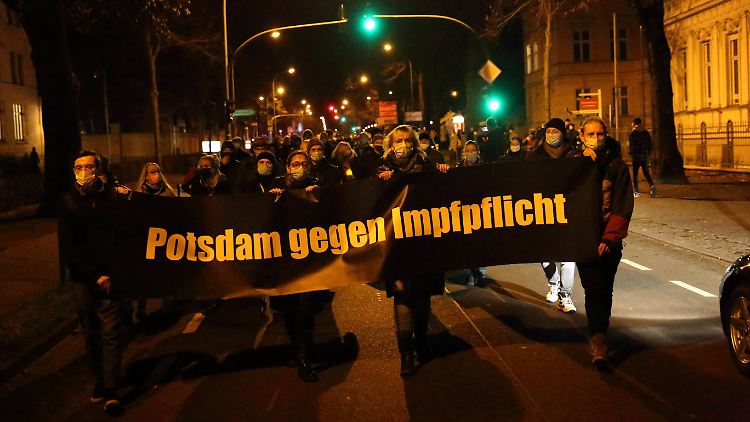 Gegen eine Impfpflicht formiert sich vielerorts Widerstand.