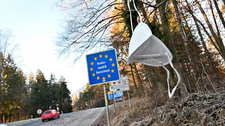 Mehr also 100 Länder werden vom Robert-Koch-Institut derzeit als Hochrisikogebiet eingestuft