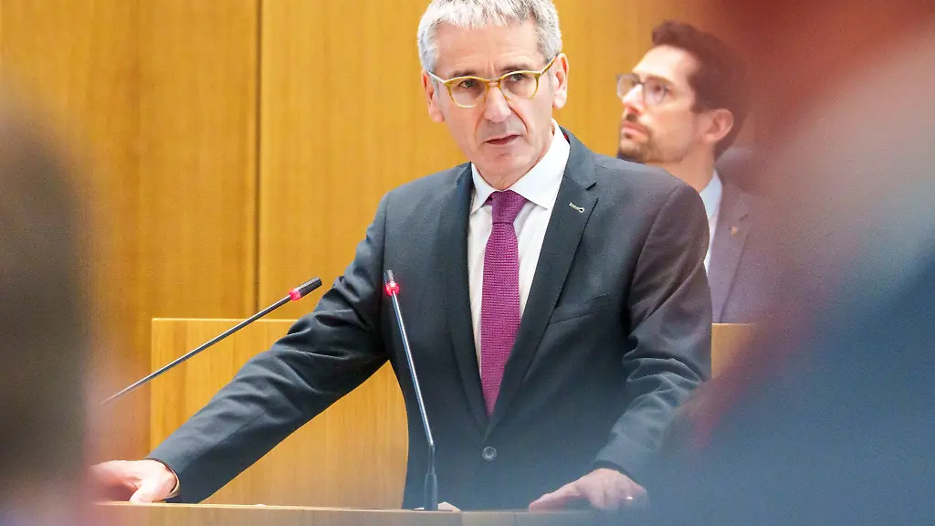 Landtagspraesident-Hendrik-Hering-betont-die-Bedeutung-emotional-erfahrbarer-Erinnerungskultur