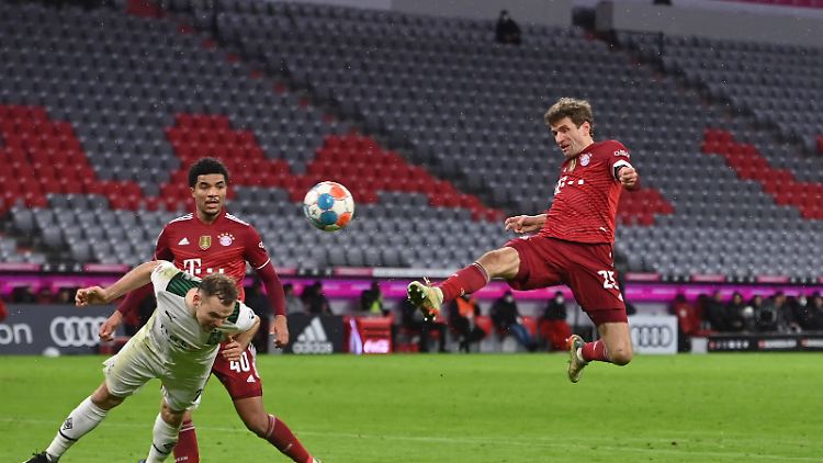 Müller vergibt nach Lewandowski-Hereingabe. 