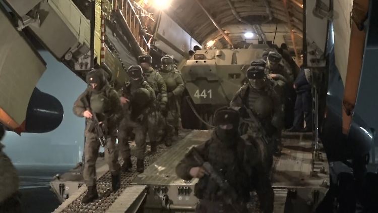Ankunft russischer "Friedenstruppen" in Kasachstan.