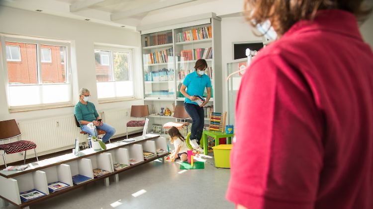 Laut Bundesärztekammer gehen Briefe von Impfgegnern derzeit vermehrt in Arztpraxen in ganz Deutschland ein.