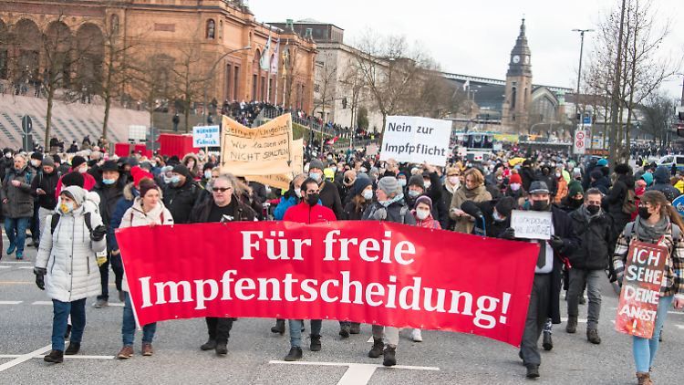 Allein in Hamburg gingen 16.000 auf die Straße, um gegen die Corona-Politik zu protestieren.