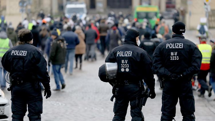 In mehreren Bundesländern kam es am Samstag zu Demonstrationen gegen die Corona-Maßnahmen.