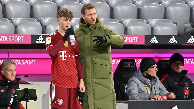 Letzte Anweisungen für Paul Wanner vor seinem Rekorddebüt. 
