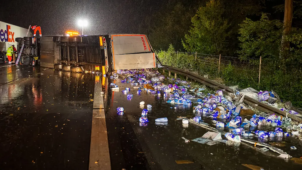 Der-Lastwagen-hatte-Waschmittelpackungen-geladen