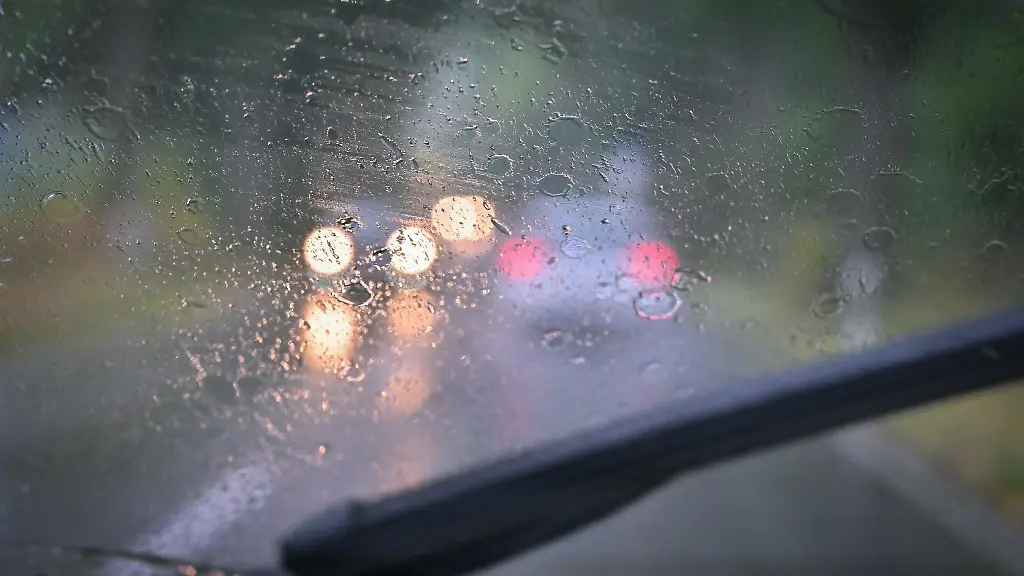 Wenn-die-Strassen-nass-sind-ist-das-gefaehrlich-Archivbild